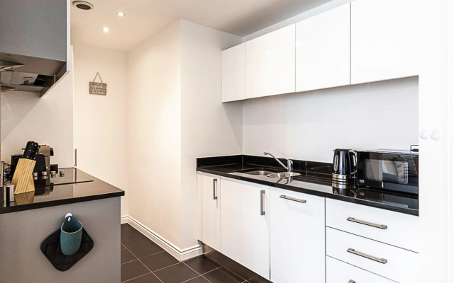 Bright Battersea Apartment