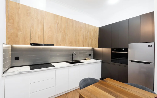Chic & Modern 4BR Home in Old Tbilisi