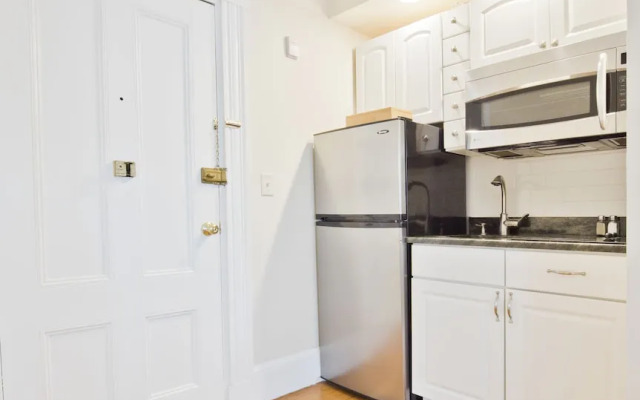 Pleasant Back Bay Suites by Sonder