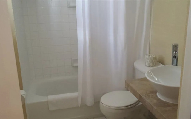 Ocean Spray Hotel By Rabbu