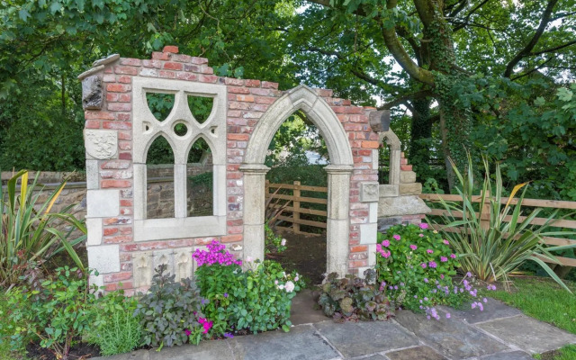 The Fence Gate Lodge