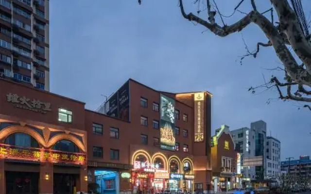 Captain No. 5 Youth Hotel (Lujiazui Pudian Circuit Subway Station Branch)