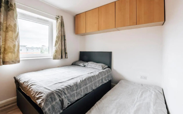 Lloyd St Apartment