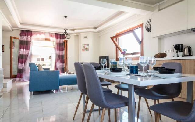 Leo - Unique Glyfada Apartment