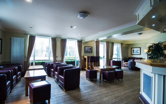 Drayton Manor Hotel