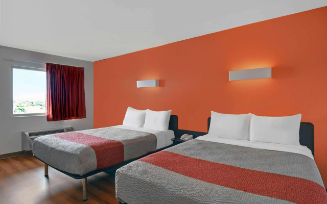 Motel 6 Cutler Bay, FL