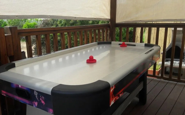 Hen Chalet & Suites in Had Nes