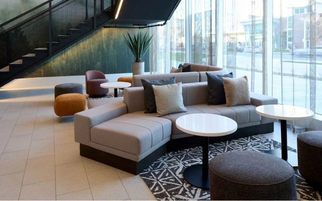 Courtyard Montreal Laval