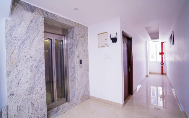 Hotel Moon Taj Near Yashobhoomi