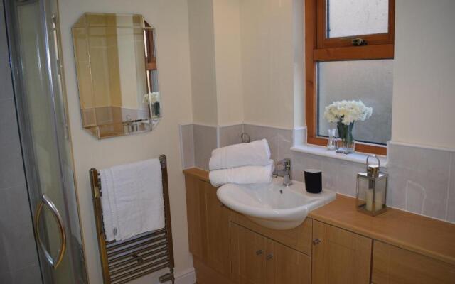 Kelpies Serviced Apartments Kavanagh- 5 Bedrooms