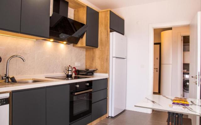 Spacious and Furnished Flat With Balcony in Izmir
