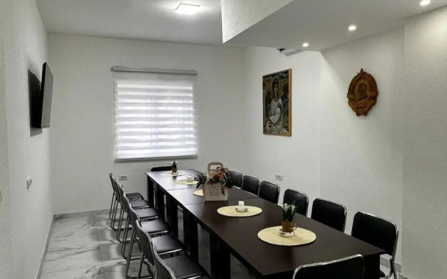 Plavi restoran, Loznica