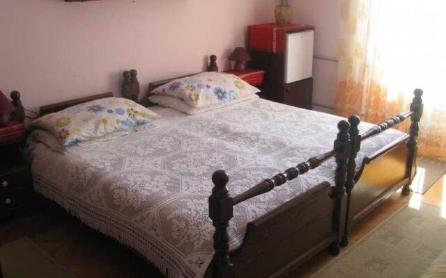 Rooms-House With Garden