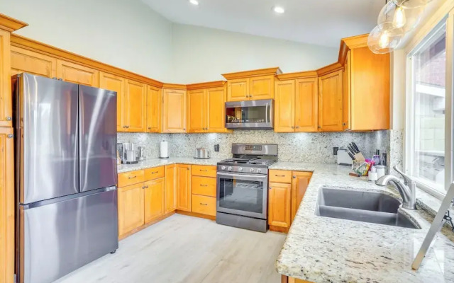 Idyllic Tustin Home w/ Private Patio & Grill