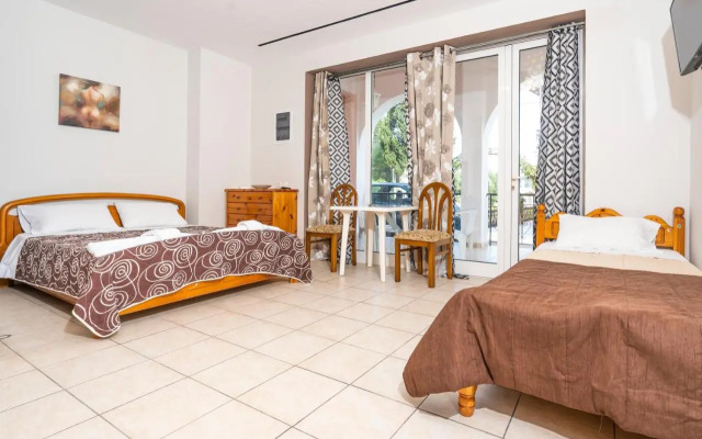 Dionisos Apartments