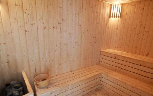 Bao Hung Hotel and Apartment