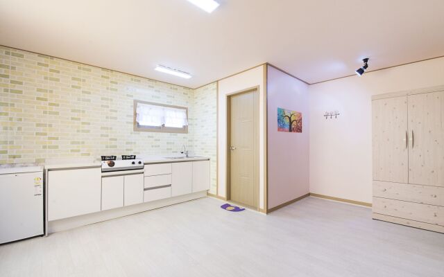 Brassica Flower Pension