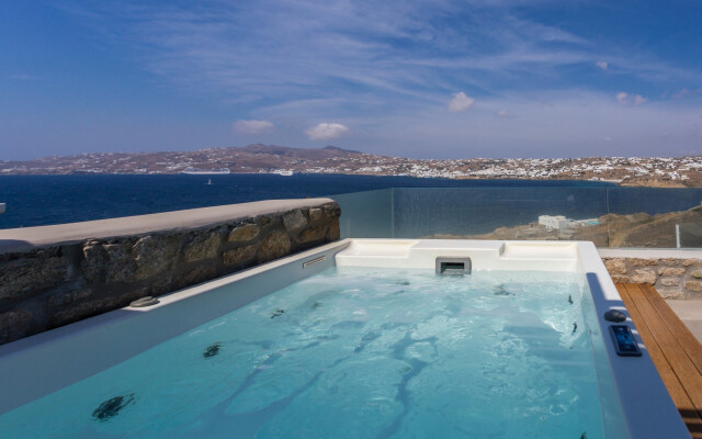 Luxury House with Private Jacuzzi 2A