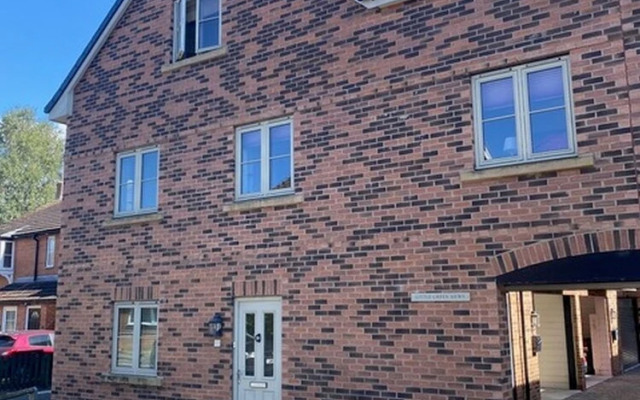 Elegant 2Bd Townhouse In Thirsk: Cozy & Stylish