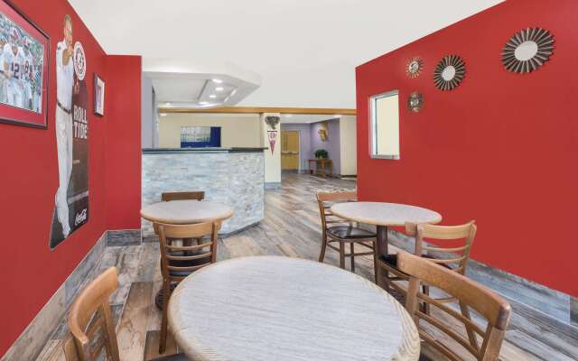 Microtel Inn & Suites by Wyndham Tuscaloosa East
