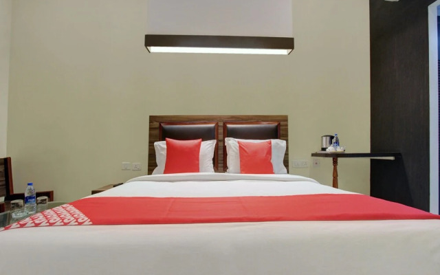 OYO 30970 AAR Royal Residency