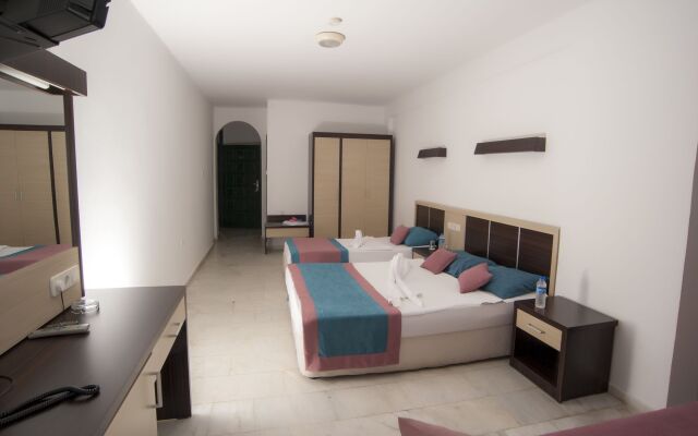 Semt Luna Beach Hotel