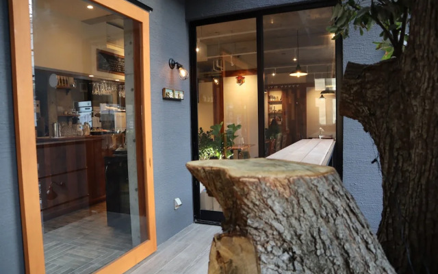 Treeside Hotel & Apartment