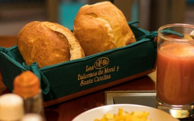 Los Balcones De Moral Y Santa Catalina Hostal