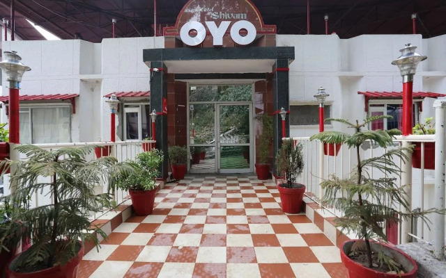 OYO 8637 Shivam Hotel