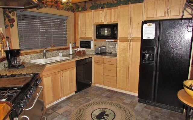 080 - Moonshadows Log Cabin