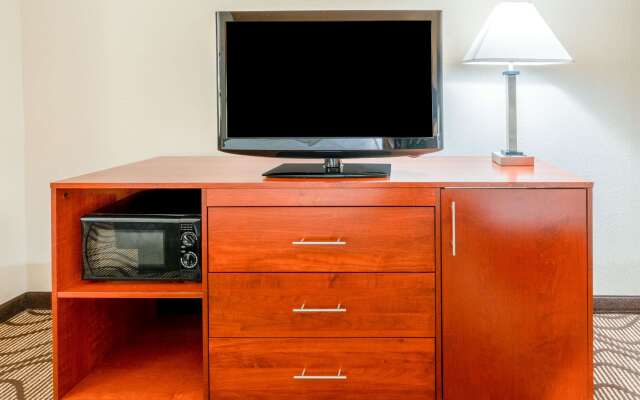 La Quinta Inn & Suites by Wyndham Midwest City - Tinker AFB