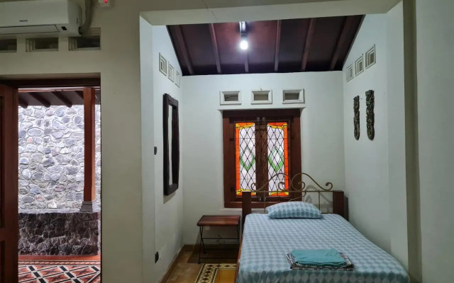 Omah Pitoe Guest House
