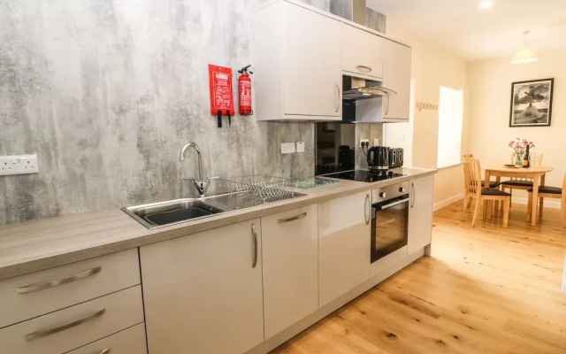 Tyddyn Sianel - Onnen