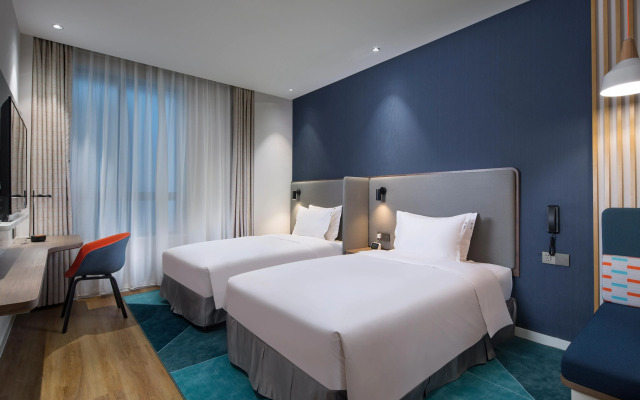 Holiday Inn Express Shanghai Kangqiao by IHG