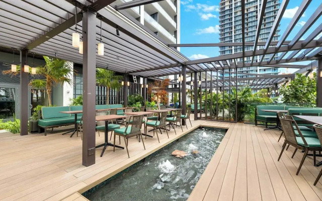 Luxury 49FL Condo with City Views