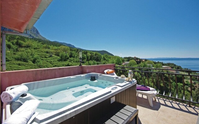 Beautiful Home in Tucepi With Jacuzzi, Wifi and 2 Bedrooms