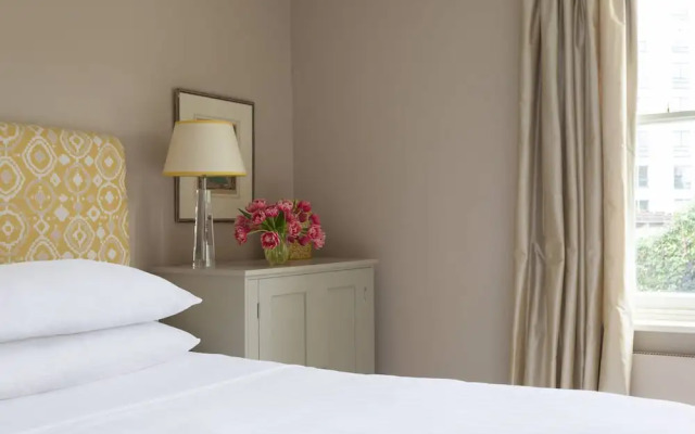 Upper Addison Gardens II by Onefinestay