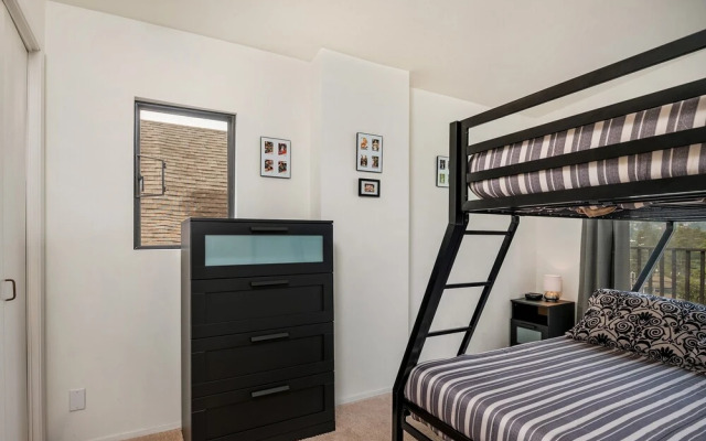 Seattle Vacation Home: The Hawks' Nest