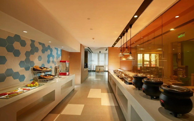 Holiday Inn Express Leshan City Square