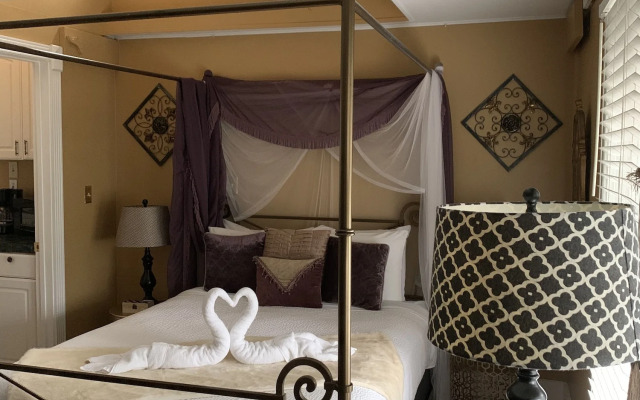 Peace & Plenty Inn Bed & Breakfast