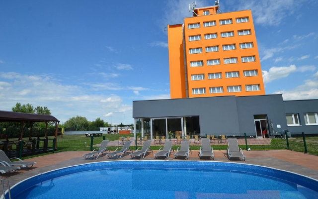 Aura Design & Garden Pool