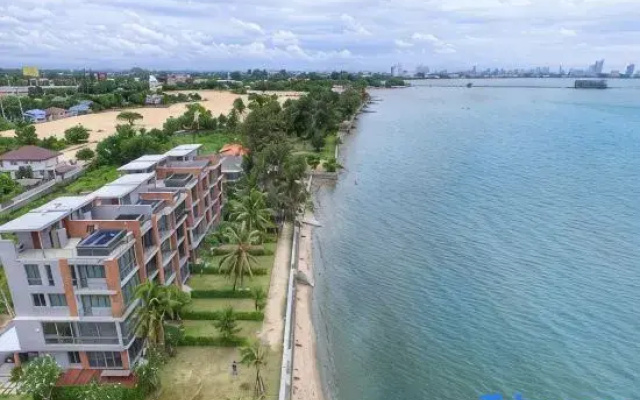 Sandbox Beachfront Villa 1 (3BR-Max14 guests)
