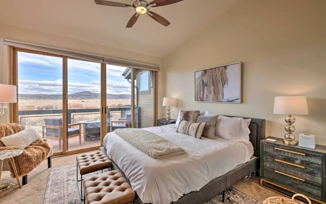 Walkable Park Mountain Getaway: Hot Tub & Views!
