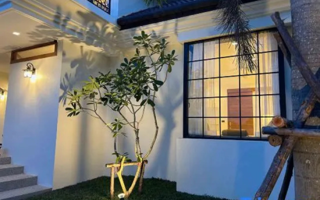 Villa Viola 7 Bedroom, Fully Staffed, on the Golf Course