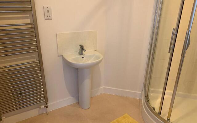 Stunning large 3 bedroom Penthouse Apartment