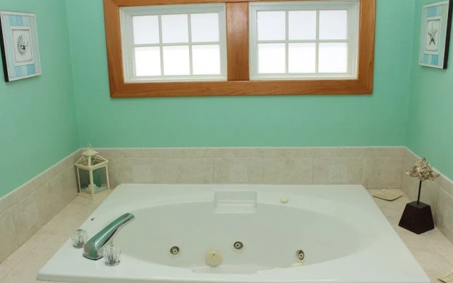 Catch a Breeze - 6 Br Home