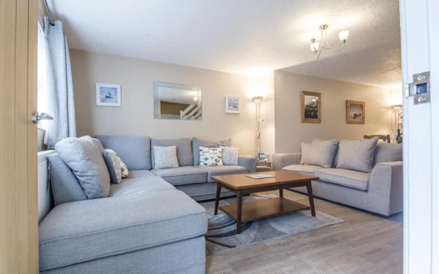 Harry s - 2 Bedroom Holiday Home - Tenby