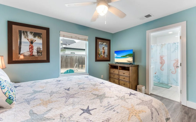 Diving Dolphin by Silver Sands Vacation Rentals
