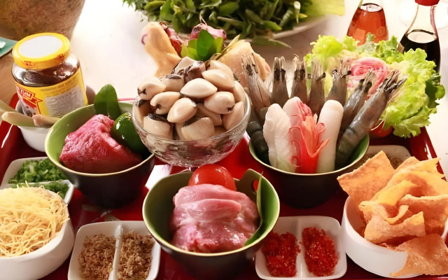 Golden Moon Suite Hotel