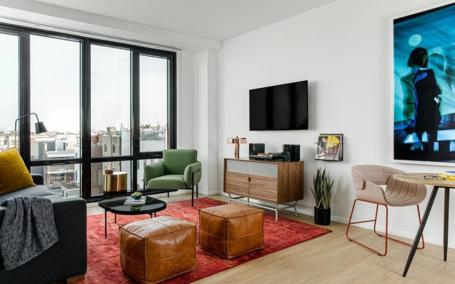 BLACK SWAN - Liz DC - Executive Flat